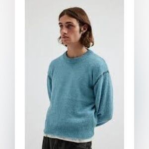 NWT 🏷️ Urban Outfitters Blue Crewneck Sweater with Relaxed Fit and Soft Texture